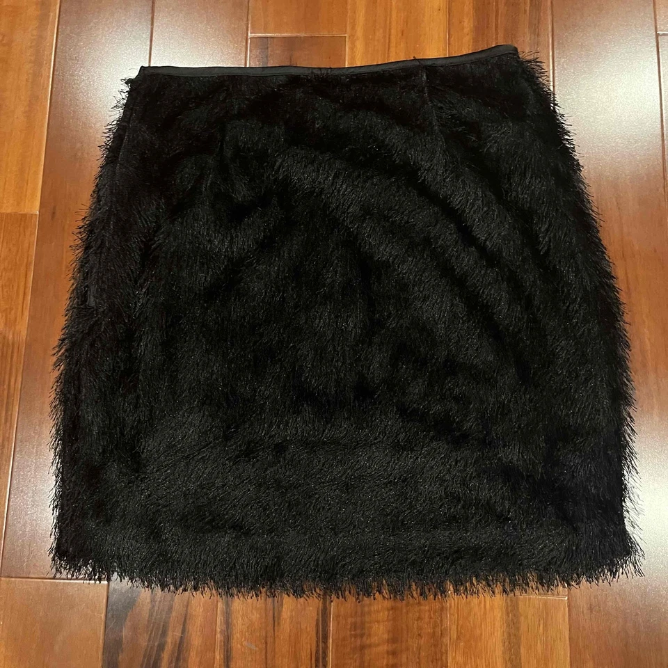 全新 全新带标签 KK Kardashian Kollection 黑色迷你裙 人造毛皮 流苏 有内衬 XS 码 — 第 4/4 张图片