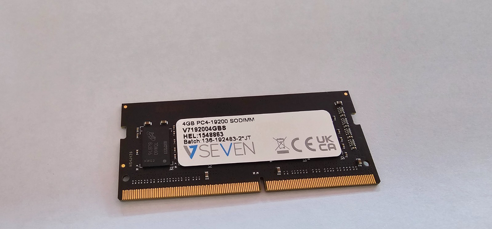 Barrette mémoire DDR4 4Go 2400MHz V7 SODIMM extension RAM PC portable bureautique