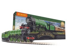 Hornby R1255M The Flying Scotsman Train Set - Latest Version OO Scale 3 Coaches