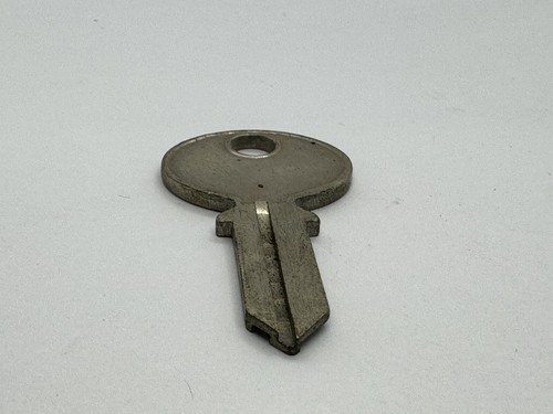 VINTAGE CORBIN Small Uncut Key - NOS - Picture 5 of 8