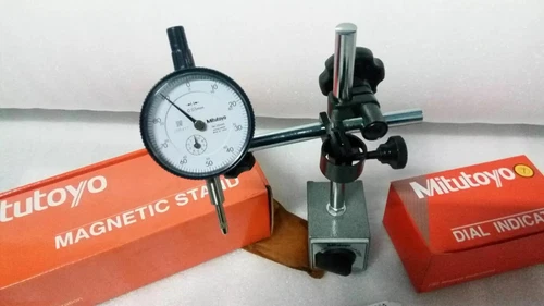 MITUTOYO MAGNETIC BASE 7011 S -10 WITH MITUTOYO DIAL INDICATOR 2046 S
