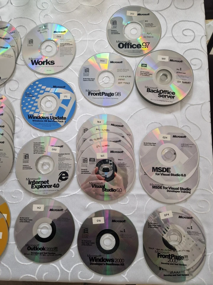 Lotto 76 CD software Microsoft vintage originali Windows 95 NT Office Visio ecc. - Immagine 3 di 3