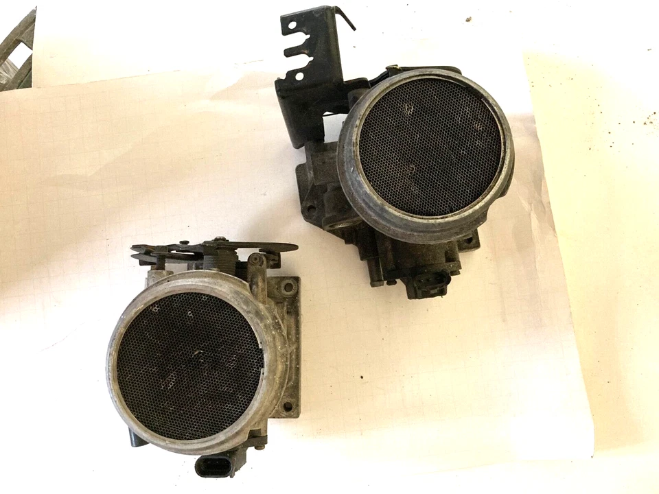 lots of 2- Hitachi Carburetors,one barrel each-both will need to be rebuilt - Image 2 of 4