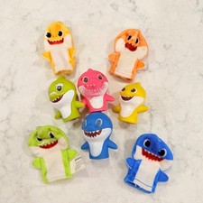 Pinkfong Baby Shark 8 pc Finger Puppet Set Bath Toys Cloth and Vinyl