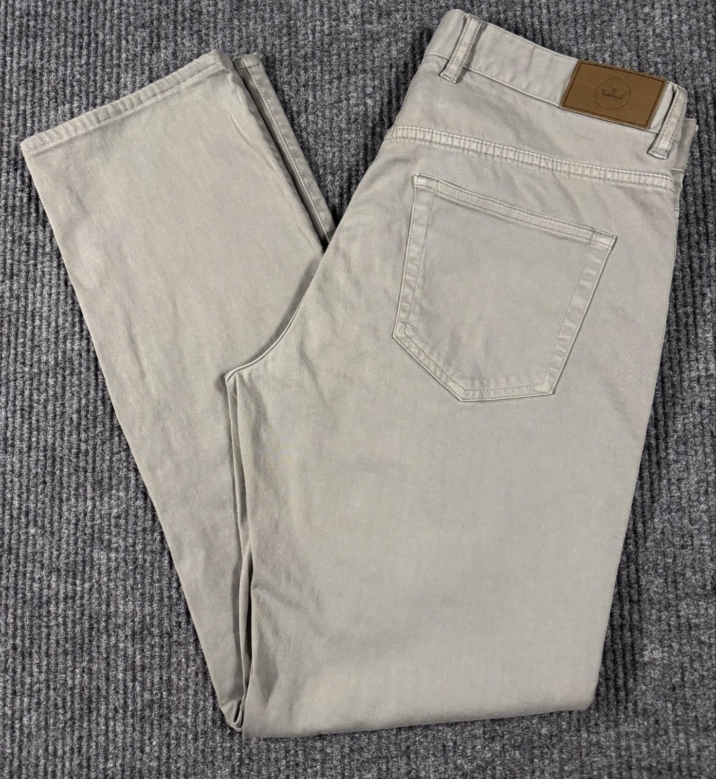 Peter Millar Pants Mens 32x30 Sateen Stretch Classic Fit Crown Logo Chino Gray