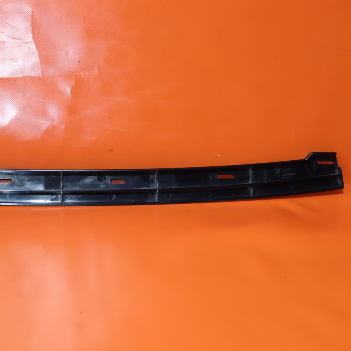 ROLLS ROYCE PHANTOM MOLDING BRACKET CENTER FRONT 2012 2014 2015 2016 51117143164