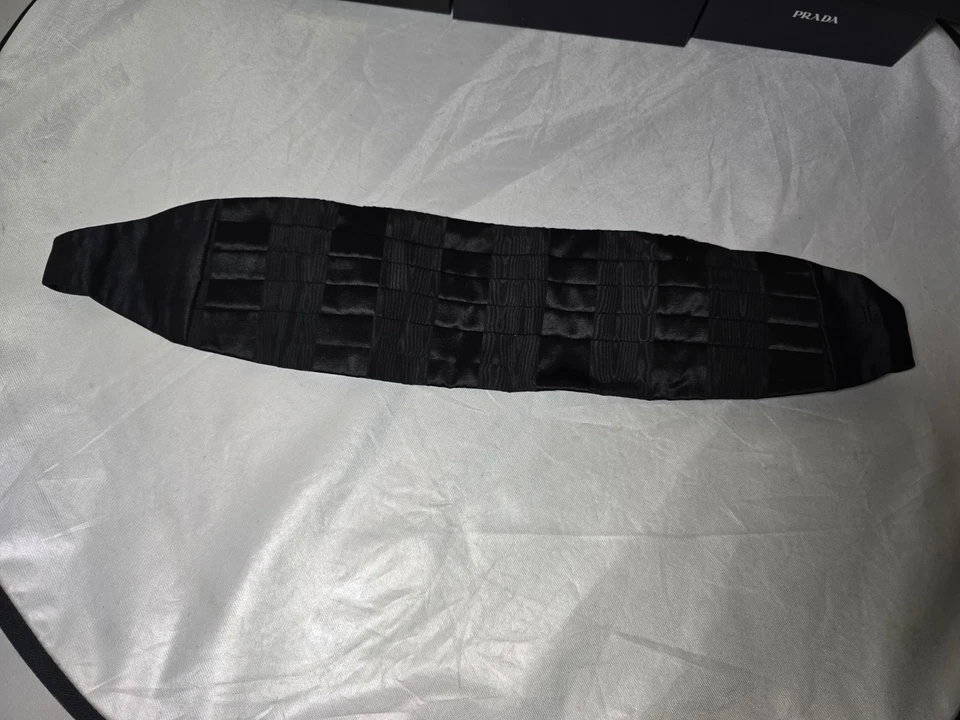 Bergdorf Goodman Black Pleated Satin Mens Adjustable Cummerbund 28" to 46" - Image 2 of 4