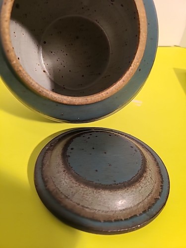 Pottery Ceramic Urn ,vase with a lid - Picture 4 of 9