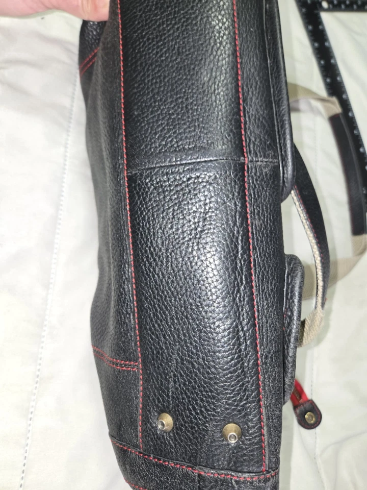 Bolso de hombro de cuero MAXX New York negro con puntada roja Foto 4 de 4