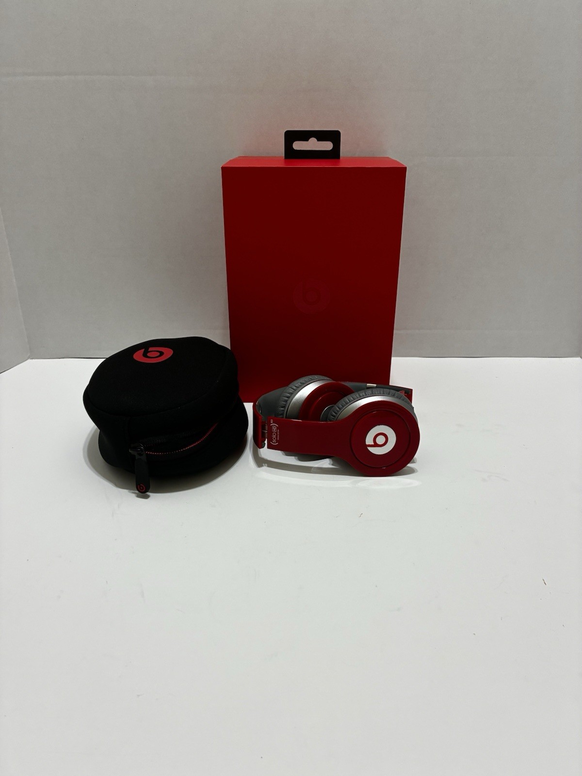 Beats by Dr. Dre B0518 Solo 2 On Ear Headphones w/Case & Box / No Cord