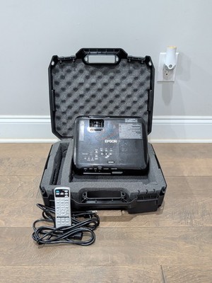 Epson Projector Model H721A w/ Hard Case, Remote & Cord 86 Lamp Hrs TESTED