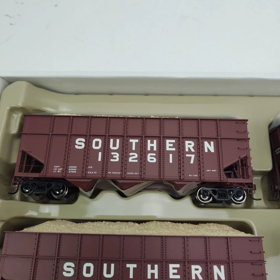 Athearn HO Scale RTR Southern 40' Wood Chip Hopper Ribbed 4 Pack Set 76412 NEW - Image 3 of 4