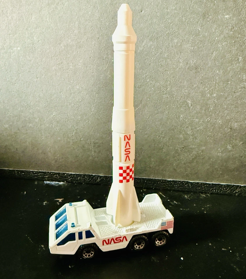 Matchbox 1985 Transporter Vehicle NASA Rocket Hauler 1:150 White Diecast Space - Image 3 of 4