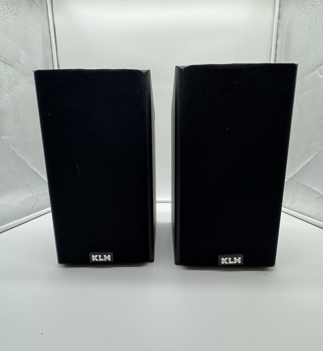 Pair of KLH Model V-02a Black Bookshelf Speakers 100 Watt - for