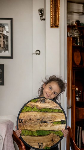 Handmade Real Olive Wood Wall Clock, Hanging 16 inch(40 Cm.) with Norwegian Moss - Picture 4 of 14