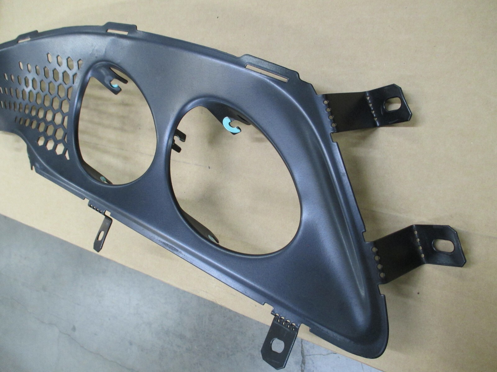 ASTON MARTIN DBS RIGHT LOWER REAR BUMPER EXHAUST GRILLE VENT
