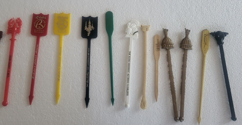 1 2 VINTAGE RARE COCKTAIL  STIRRERS /  STIR RODS TOP O' THE PARK - GEENE'S LOBST