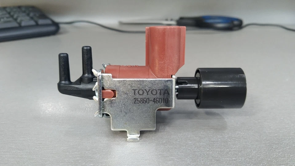 Toyota Genuine 4Runner Sequoia GS300 IS300 Vacuum Switching Valve 25860-46010 - Imagem 3 de 4
