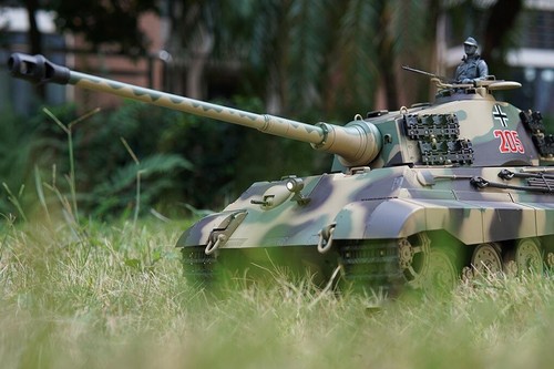 Heng Long German King Tiger Henschel Upgrade Edition 1/16 Scale Heavy Tank - RTR - Picture 6 of 9