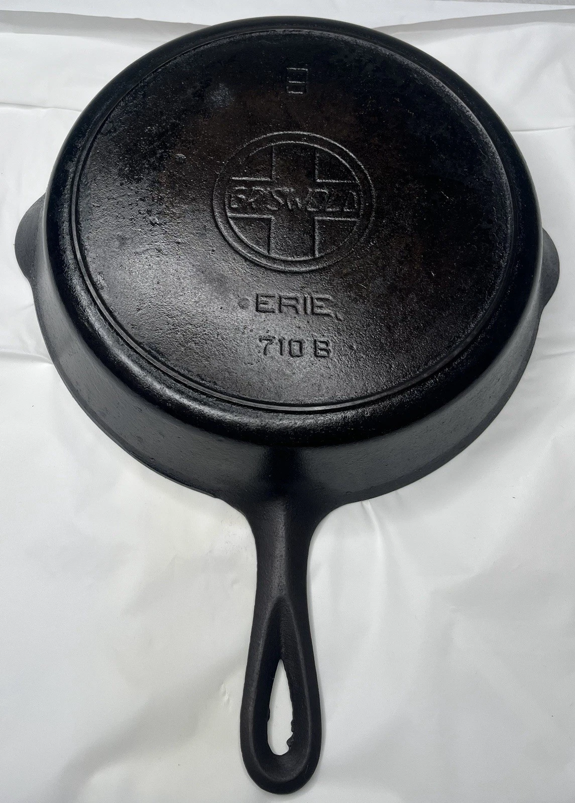 Vintage Griswold #9 Cast Iron Skillet 710B - Slant Logo - Heat Ring - Sits Flat