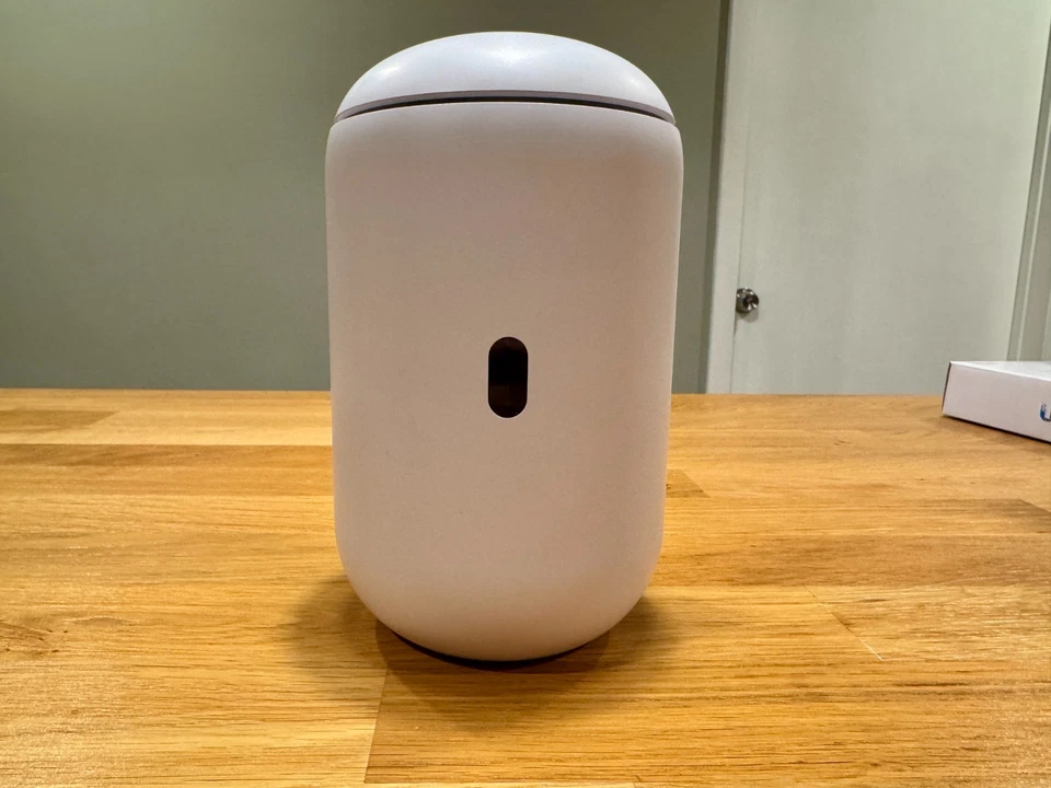 Ubiquiti UDR UniFi WiFi 6 Dream Router - Image 2 of 4