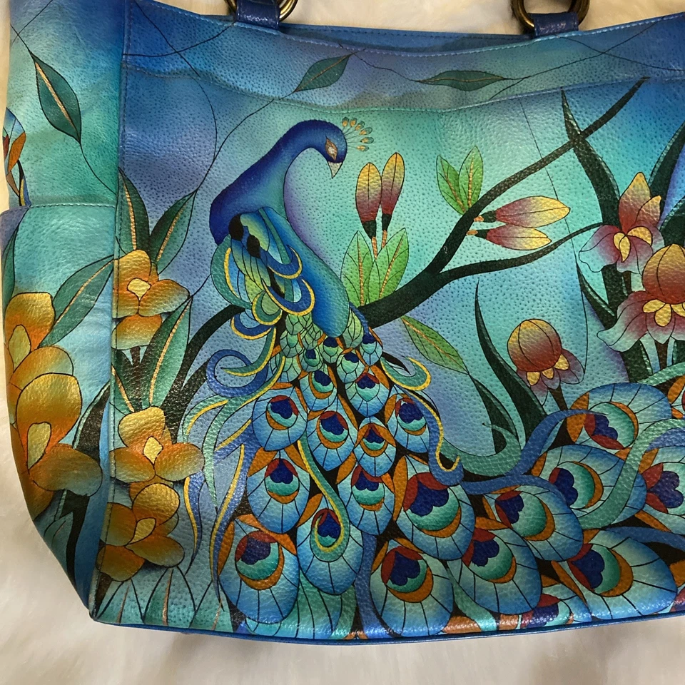 Bolso de mano grande Anuschka de cuero pintado a mano Midnight Peacock Foto 3 de 4