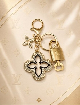 Authentic Louis Vuitton Gold Padlock   Unbranded Clover Keychain Bag Charm LV