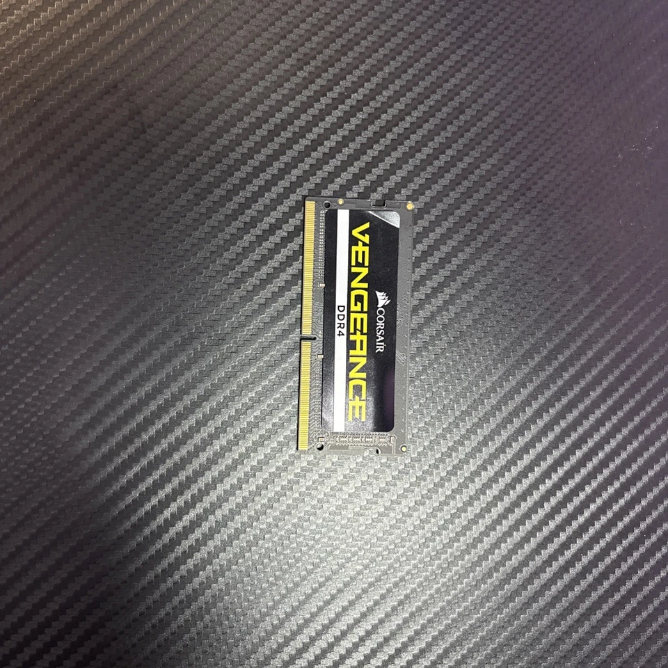 Corsair Vengeance CMSX16GX4M2A2400C16 - Image 2 of 2