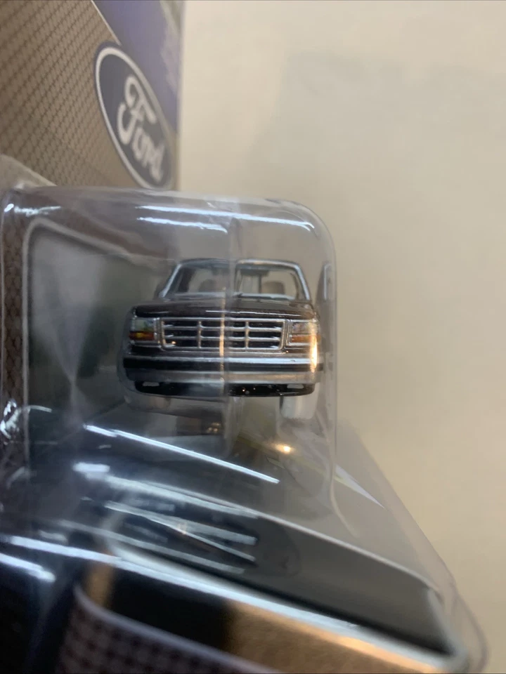 2025 Johnny Lightning White Lightning 1993 Ford F-150 XL Release 2 w/Storage Tin - Image 4 of 4