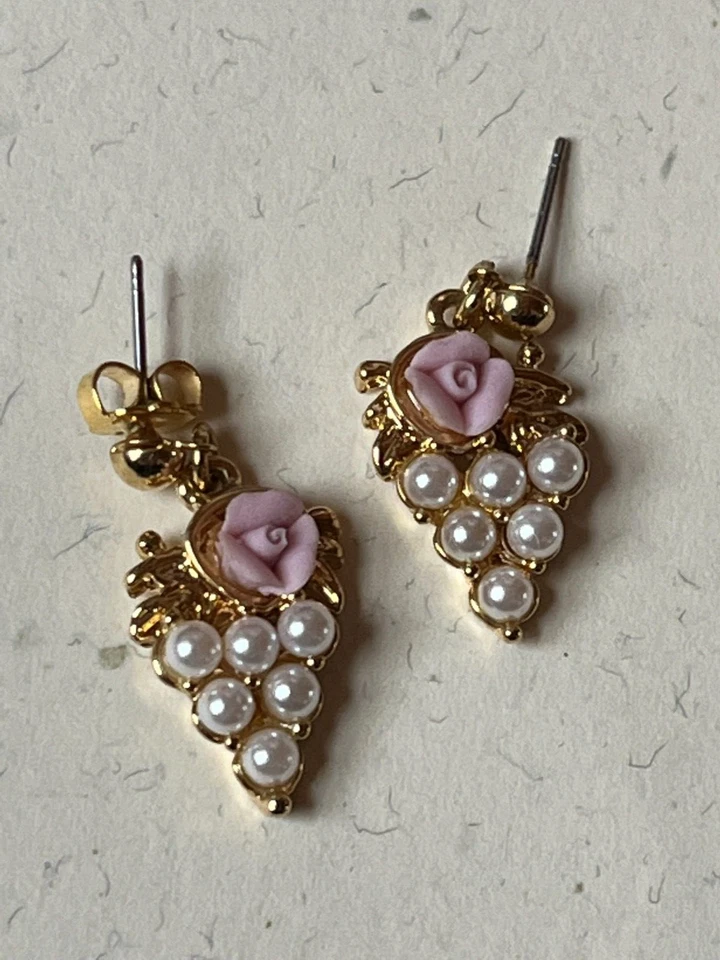 Small Avon Signed Faux White Pearl Bead Grapes w Tiny Pink Porcelain Rose Goldto - Image 2 of 4