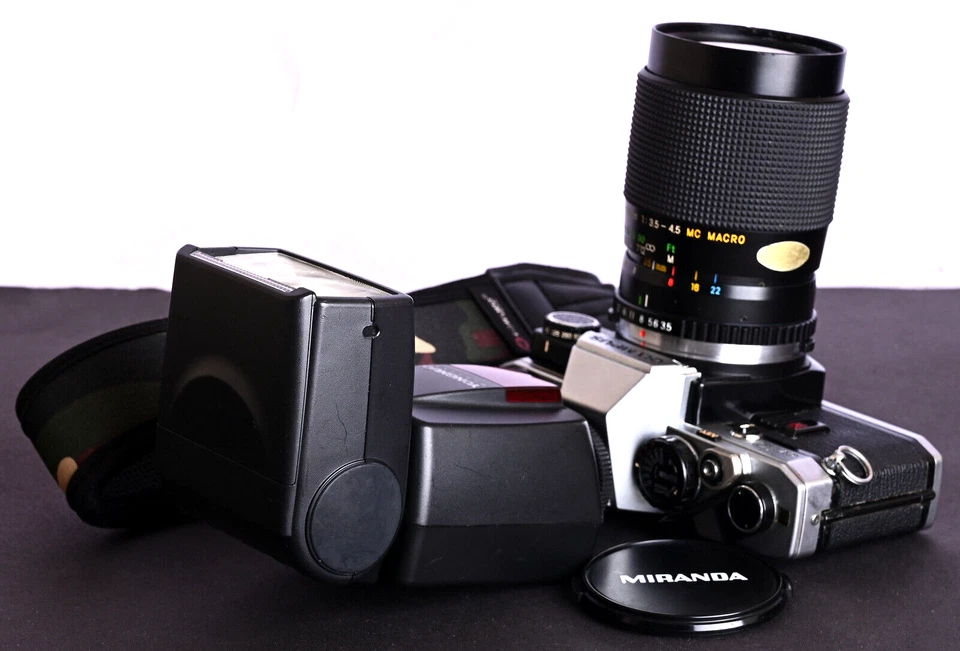 Olympus OM10 Chrome 35mm Film SLR + M-Adapter, Miranda 35-135mm Lens & YN460 Kit - Image 2 of 4