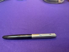 VTG PARKER #21 FOUNTAIN PEN, 5 IN. BLACK AND STAINLESS. 1948 INTO 1950’S. (S617)