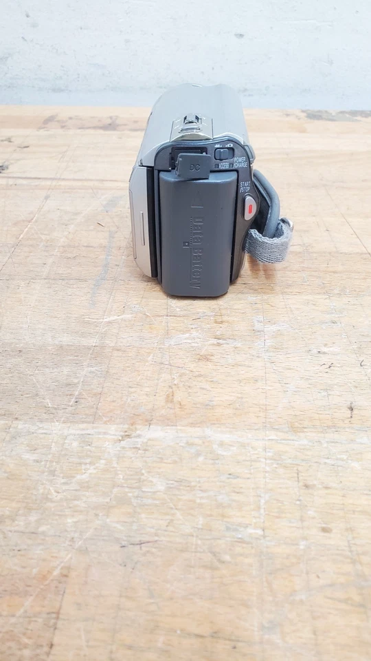 JVC GZ-MG330HU Hybrid 30GB HDD 35x Optical Camcorder W/ Case - Image 4 of 4