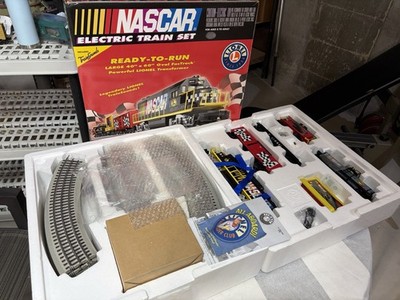 Lionel NASCAR Electric Train Set 7-11004 BRAND NEW IN BOX