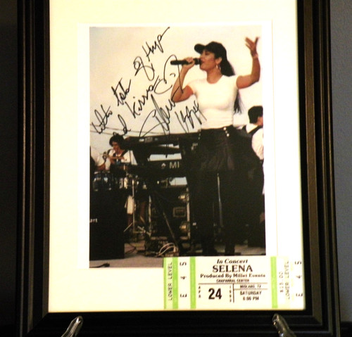 Selena Quintanilla, Quality Glass Frame, Reproduction Autograph, Photo & ticket