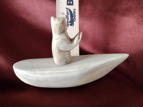 VINTAGE INUIT ARTIC FOLK ART CARVED BONE FIGURINE CANOE KAYAK HUNTER PRIMITIVE  - Picture 8 of 14