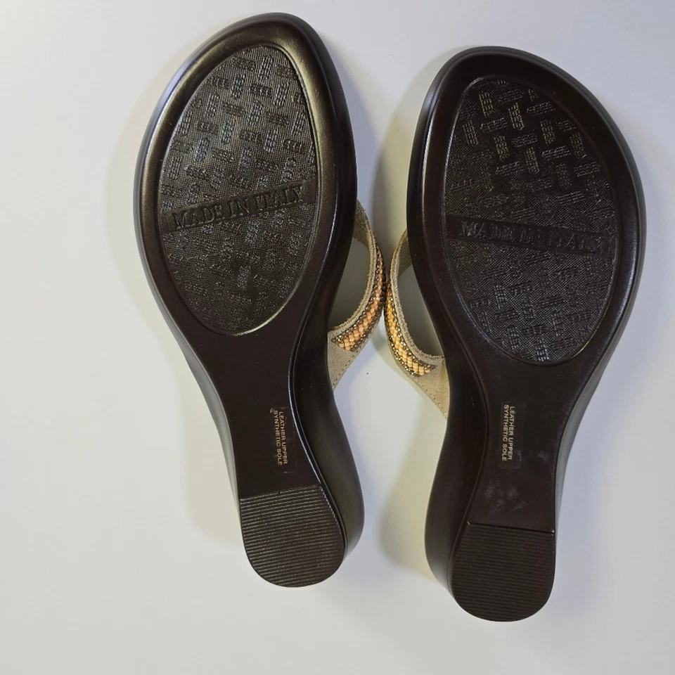 Sandálias tanga com miçangas e salto pequeno italianas tamanho 9 - Imagem 4 de 4