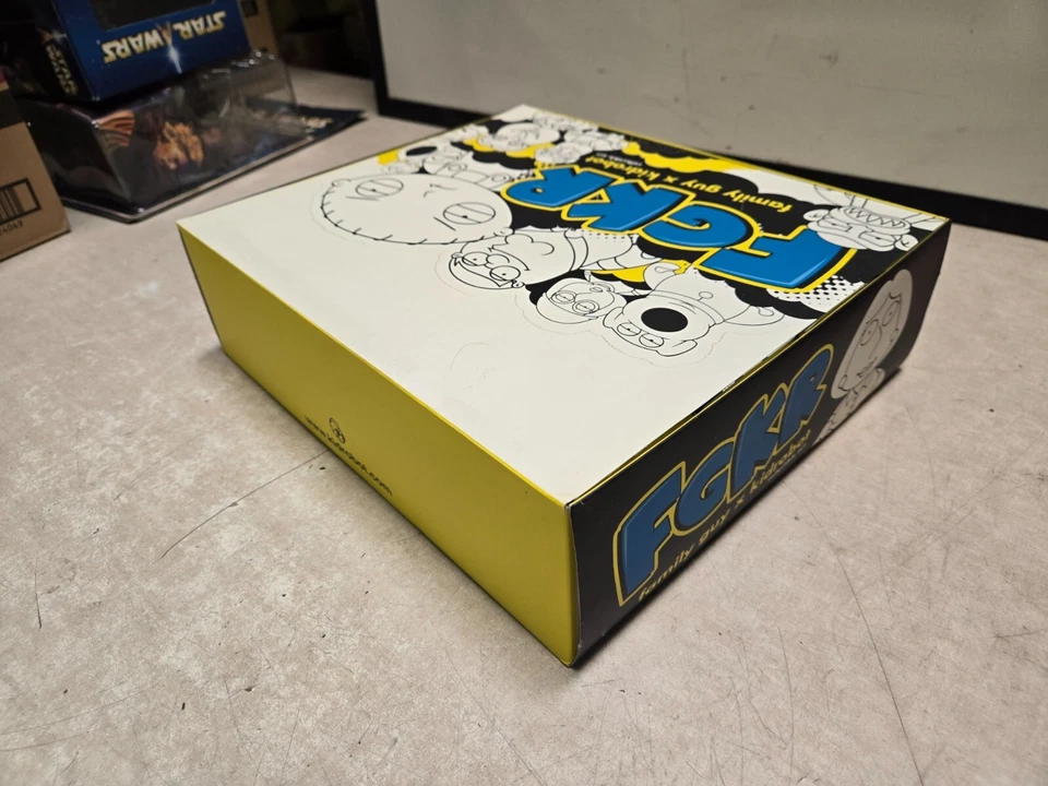 FUNDA DE ARTE COLECCIONABLE ABIERTA FAMILY GUY X KIDROBOT 16 RARAS CAJAS CIEGAS FGKR Foto 2 de 4