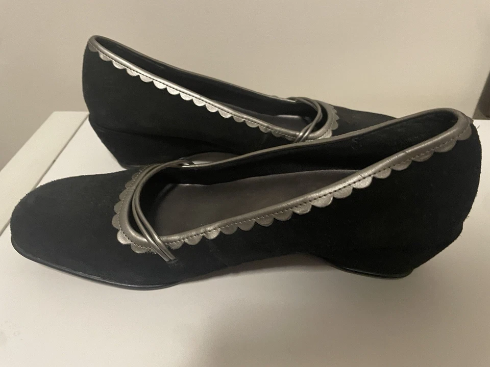 Naturalizer Pumps 7 M Leather Suede Low Wedge Heel Women Black Shoes Grey Trim - image 4 of 4