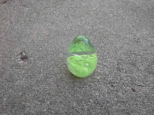 Vintage Murano Art Glass Egg paperweight Swirl glass Green controlled bubbles - Picture 3 of 6