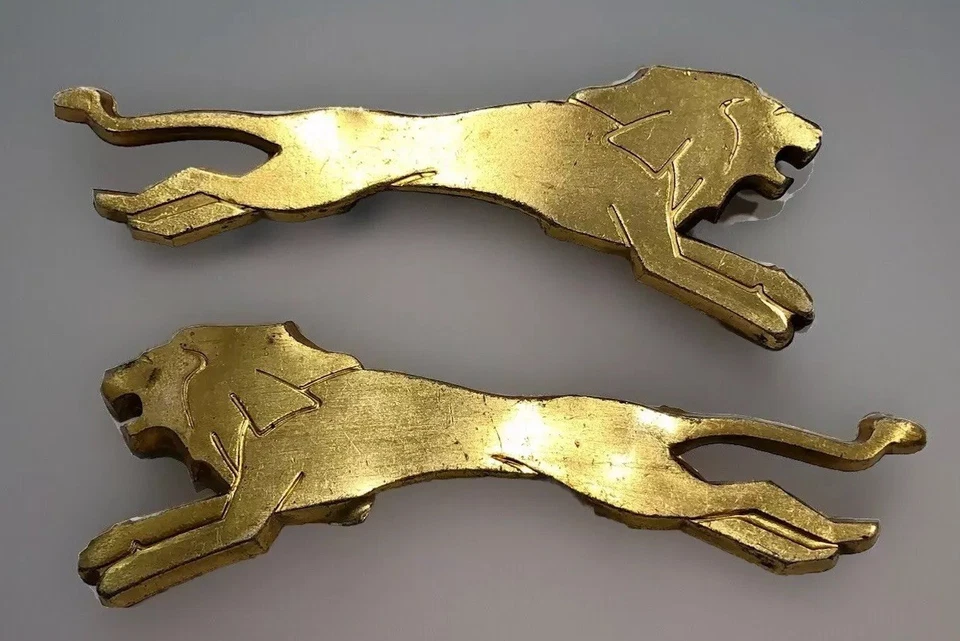 Chrysler Windsor Saratoga 1959 original emblema León Dorado de colección OEM ambos R&L Foto 2 de 4