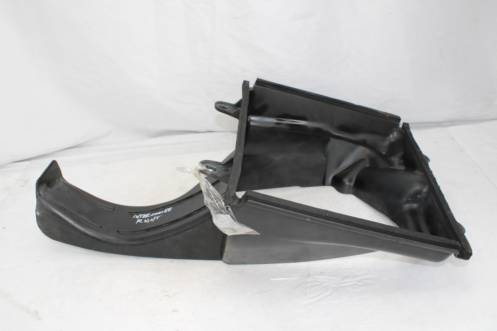 2014 - 2019 Maserati Ghibli Right Front Bumper Cooler Cowl Air Guide Cover OEM