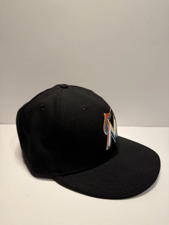 MLB Florida Marlins New Era Auténtica 59Fifty Sobre el Campo 7 3/8 Gorra Ajustada Negra Foto 3 de 4