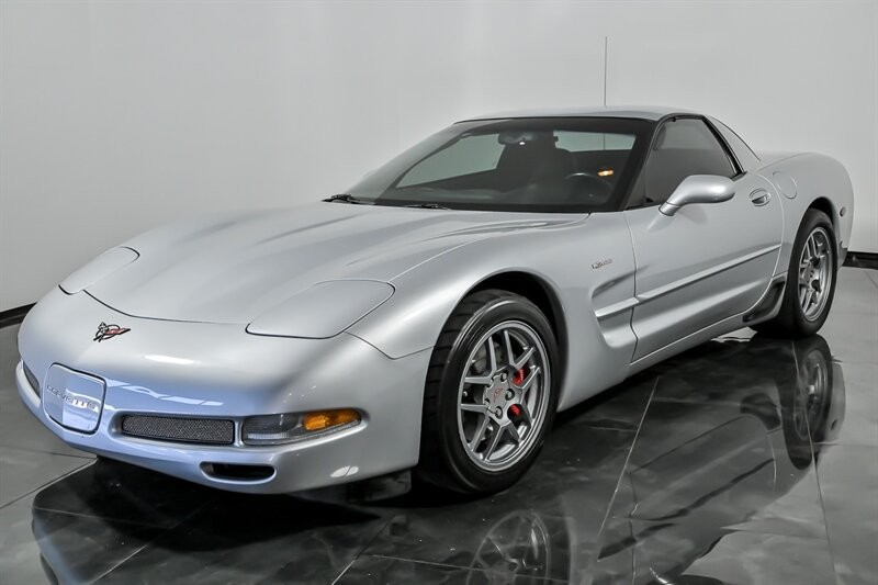 2001 Quicksilver Metallic Chevrolet Corvette   | C5 Corvette Photo 5