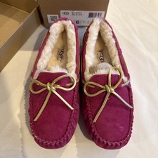 New in box UGG Dakota Moccasins Genuine stunning color Women s Size 6 / EUR 37