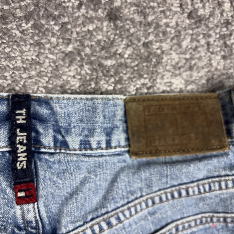 Pantalones cortos de mezclilla Tommy Hilfiger de colección para hombre 30 (se adapta a 34x10) Y2K entrepierna de 10,5" Foto 3 de 4