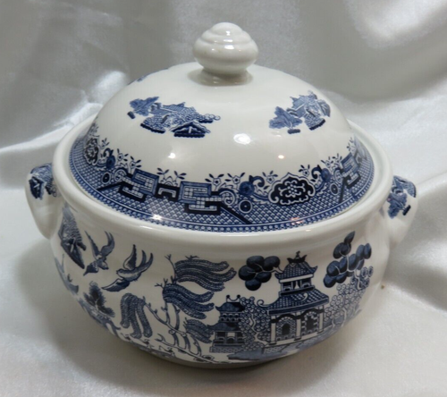 Vintage 1980s Churchill - Blue Willow Covered Soup Tureen - Casserole Bowl