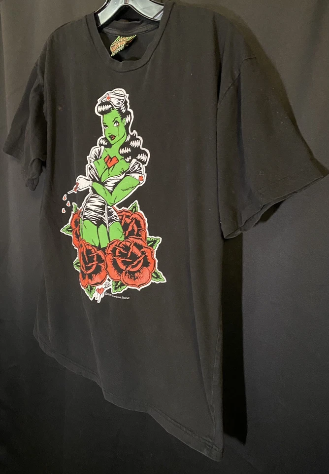 VTG Y2K Too Fast Brand Goth Zombie Nurse Babe Tshirt Emo Grunge Cyber 2009 Sz M - Изображение 4 из 4
