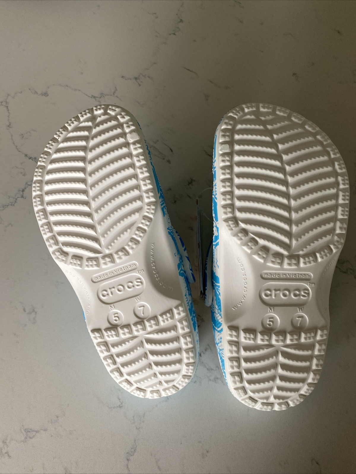 NWT New CROCS CLASSIC DUKE PRINT CLOG Gator m5/w7 Women’s US 7 Pool