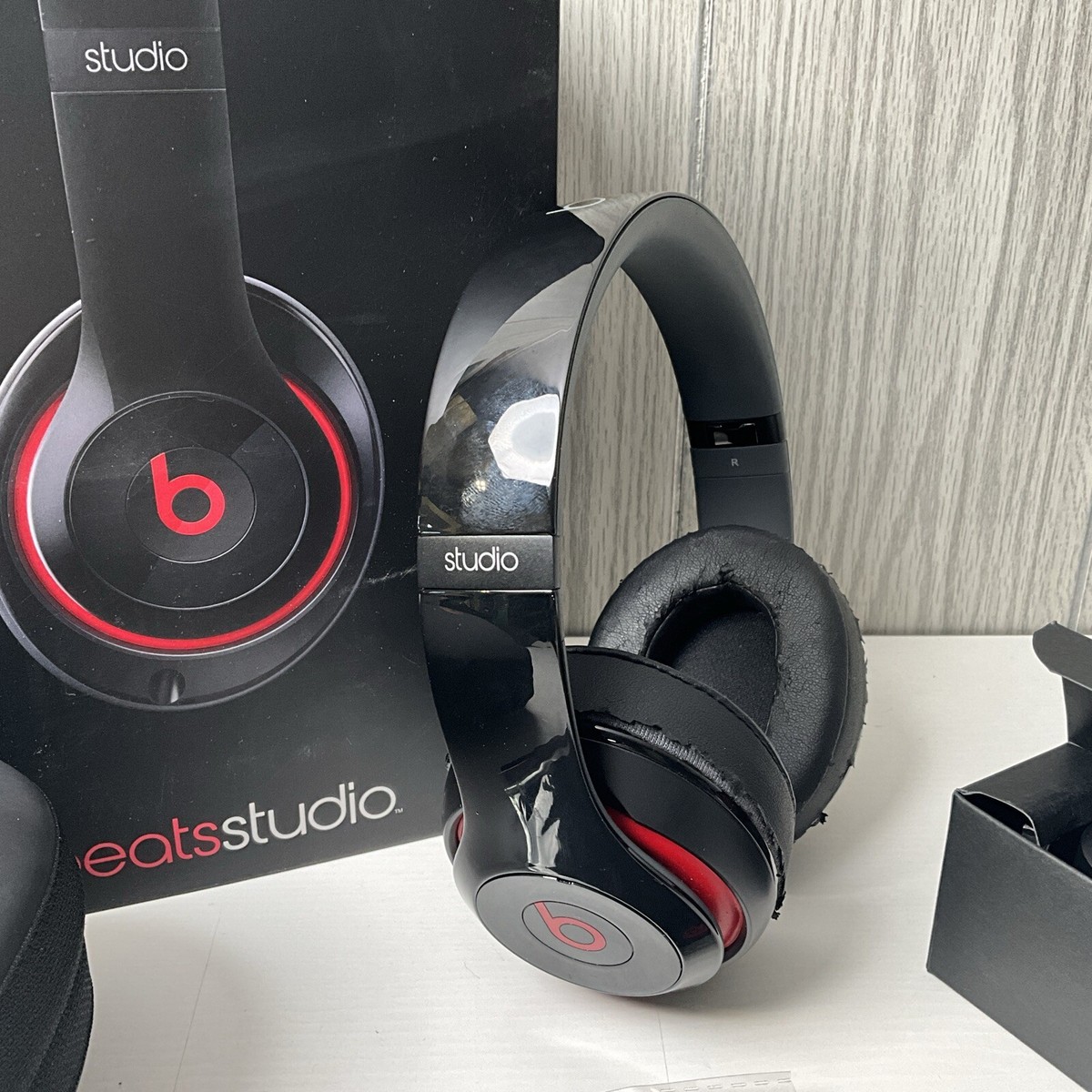 Beats Studio 2.0 Wired Over Ear Headphones Black With Case Beats Studio 2.0 Wired Over Ear Headphones Black With Case